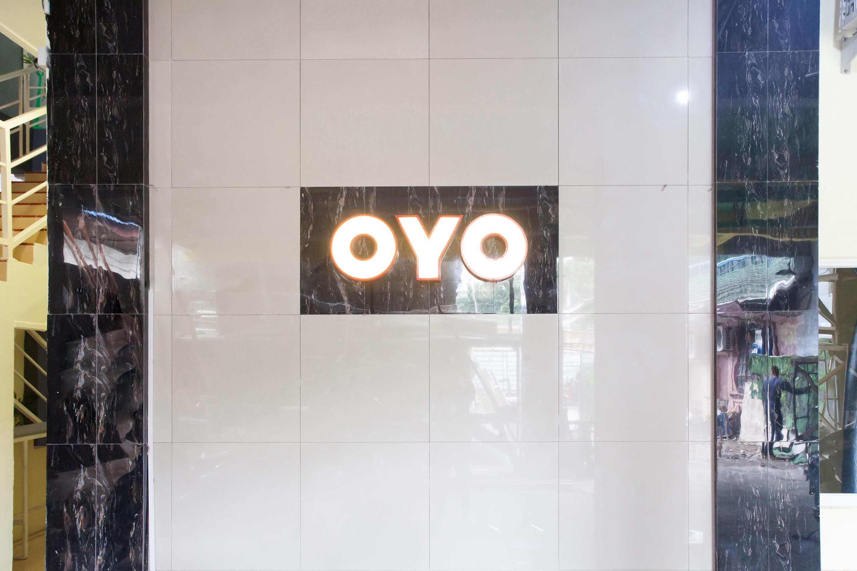 Oyo 990 Stadion Residence Syariah Medan Exteriör bild