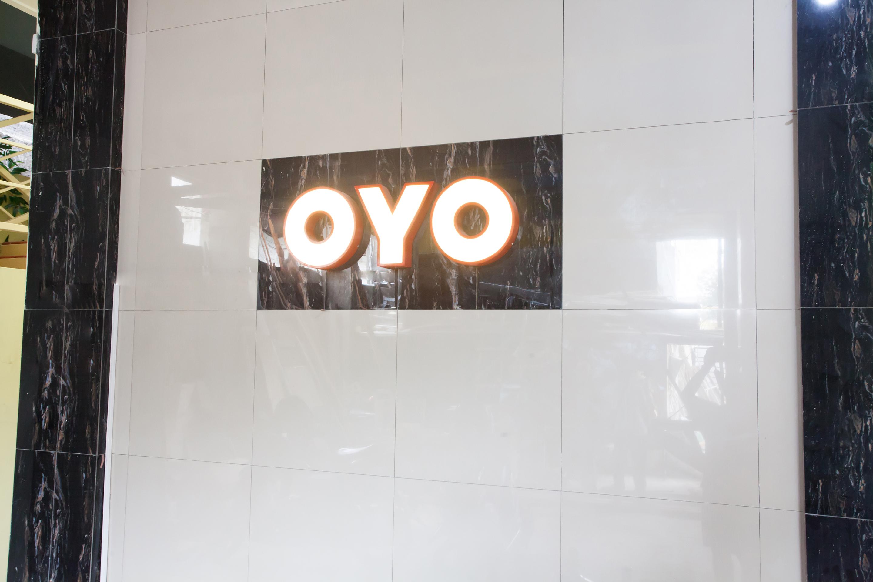 Oyo 990 Stadion Residence Syariah Medan Exteriör bild