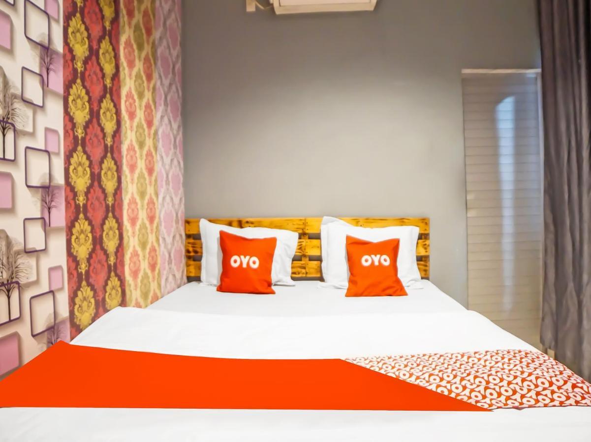 Oyo 990 Stadion Residence Syariah Medan Exteriör bild